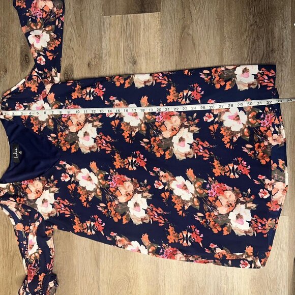 Dress V-Neck Cold Shoulder - Picture 3 of 8